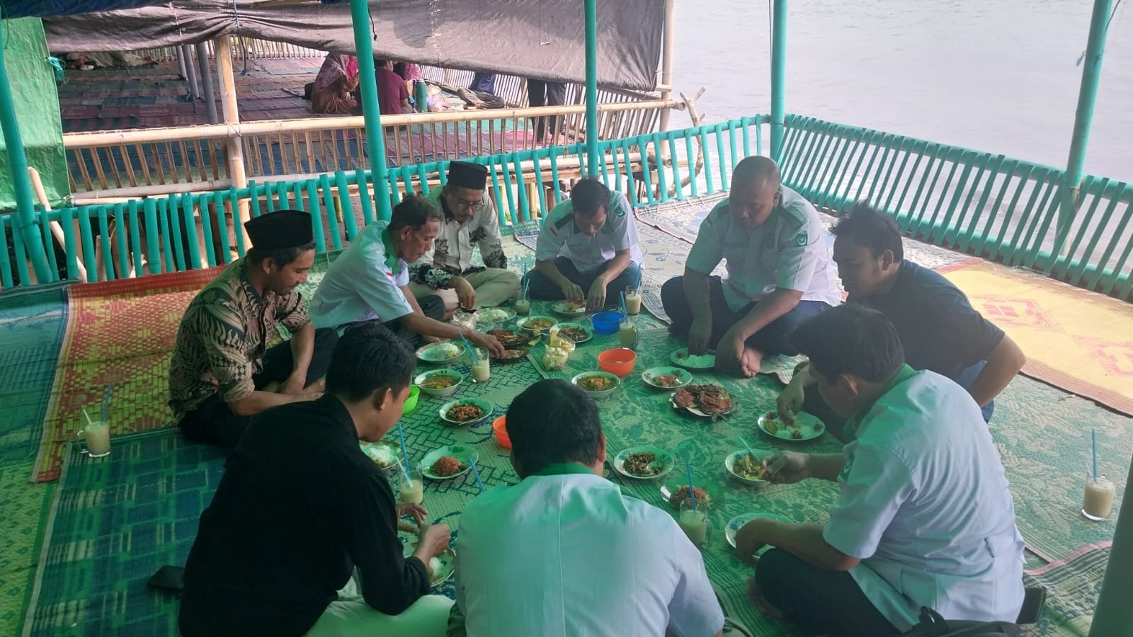 Rehat di Pantai Gading
